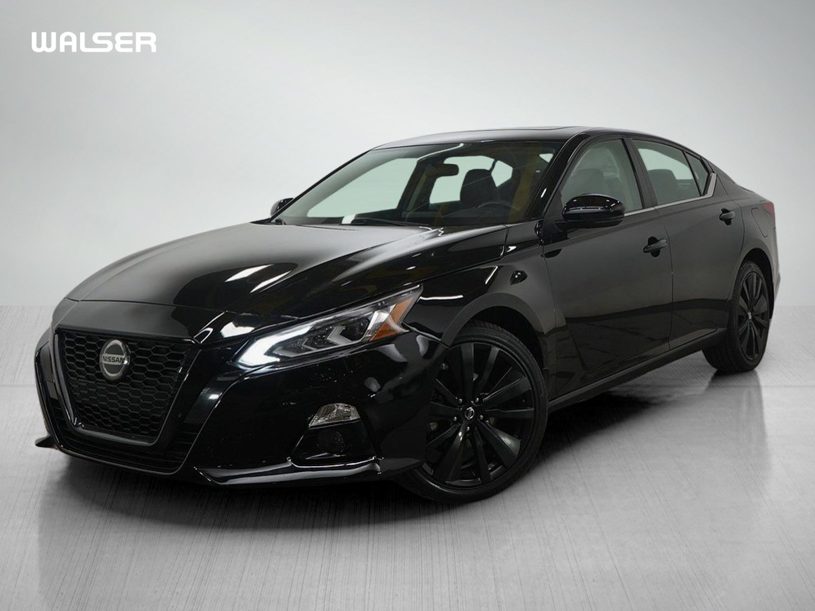 2022 Nissan Altima SR's photo