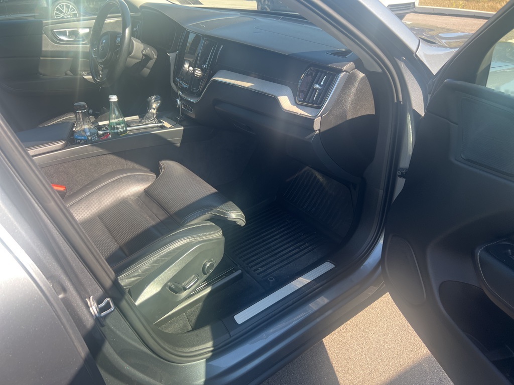 2021 Volvo XC60 T5 Inscription photo 6
