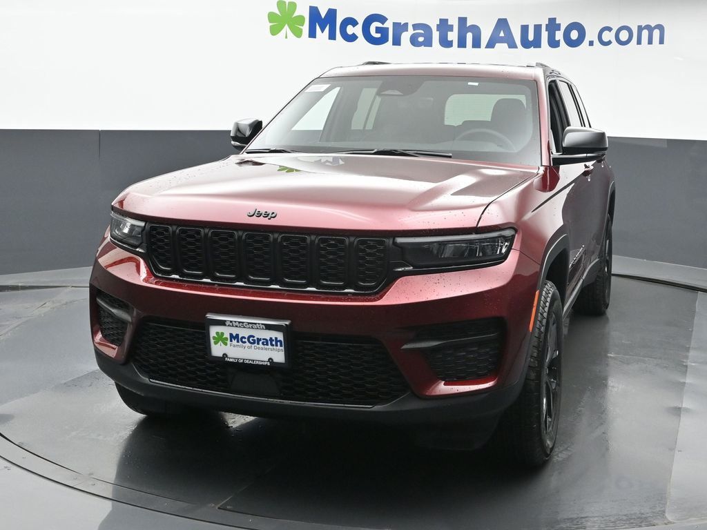 2025 Jeep Grand Cherokee Altitude photo 3