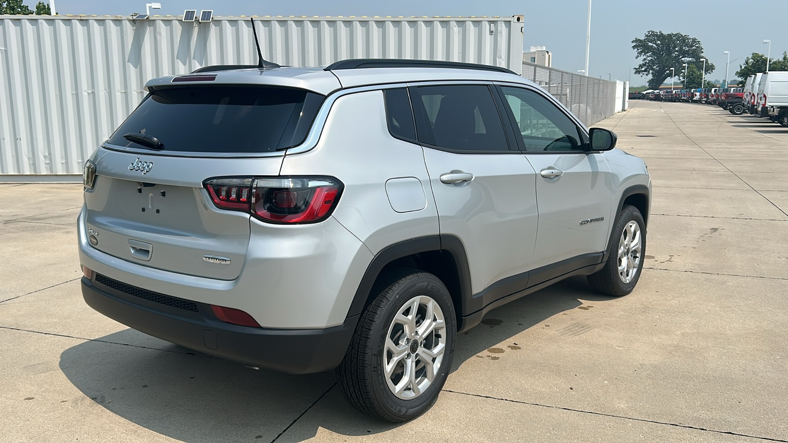 2025 Jeep Compass Latitude photo 3