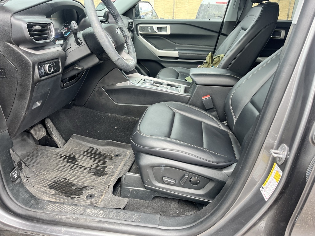 2023 Ford Explorer XLT photo 8