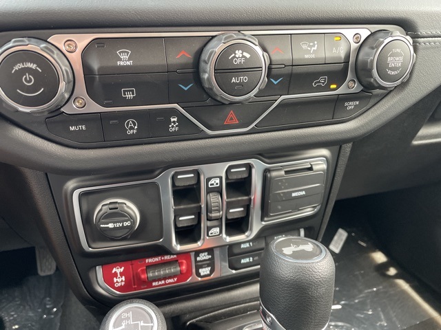 2025 Jeep Wrangler Rubicon photo 11