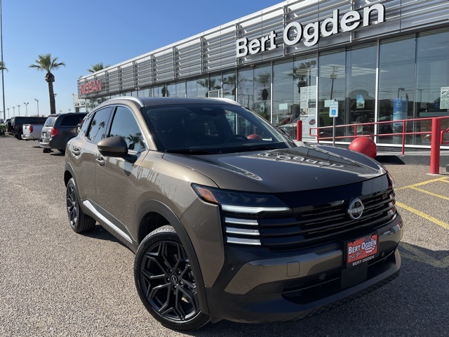 2025 Nissan Kicks SR's photo