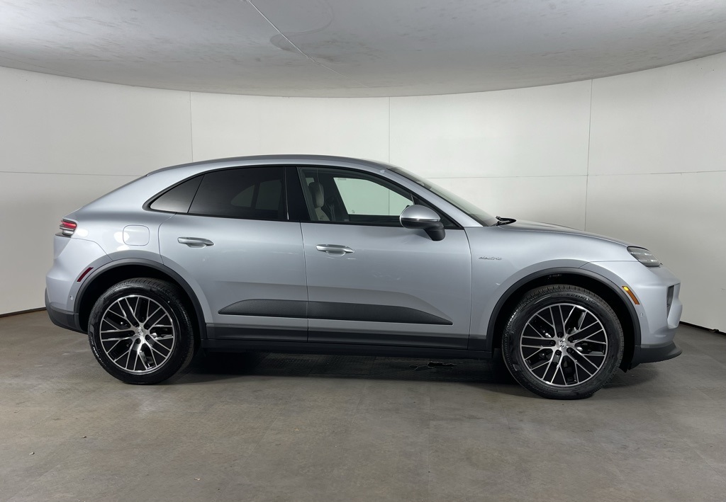 2025 Porsche Macan Electric 4 photo 8