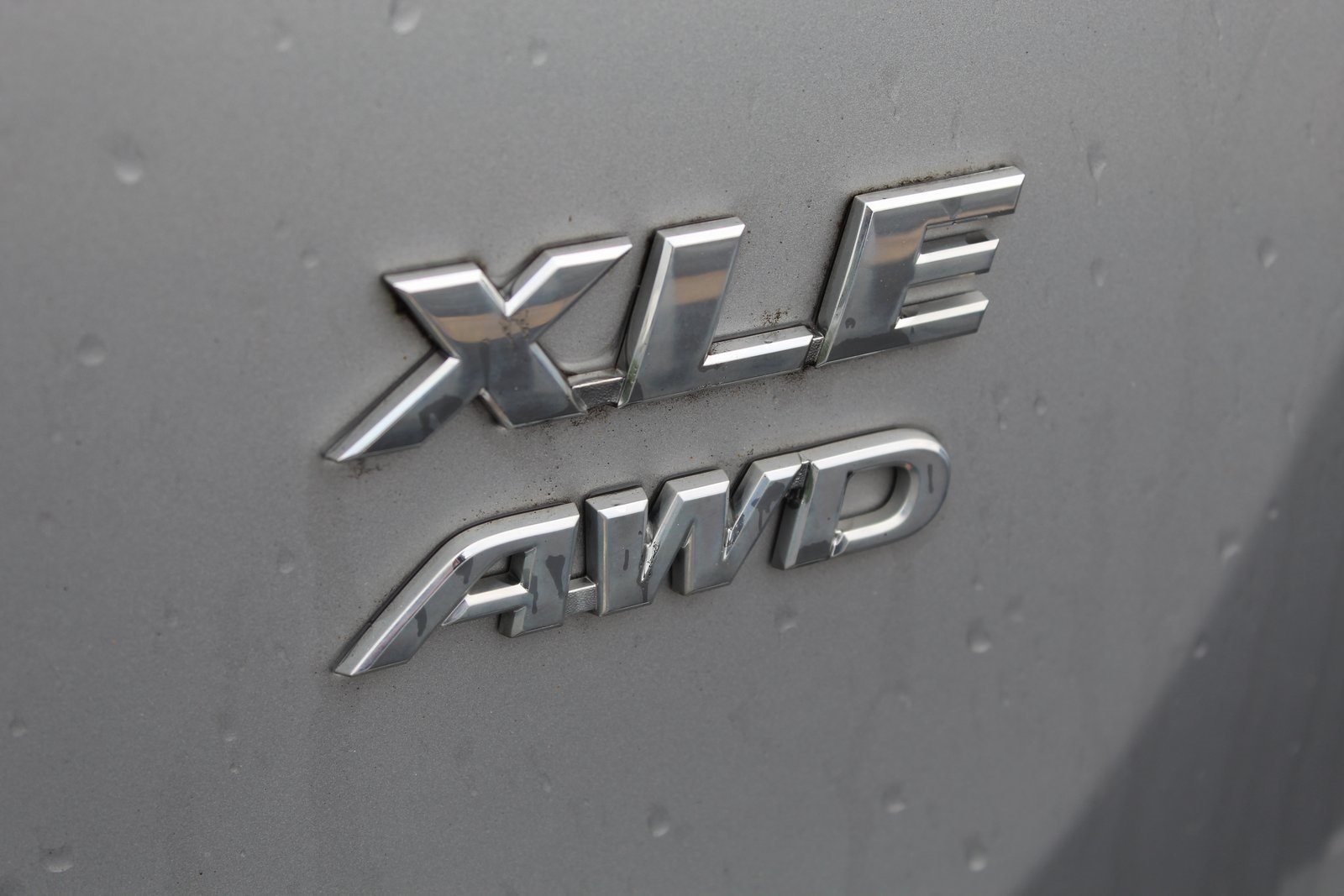 2016 Toyota RAV4 XLE photo 4
