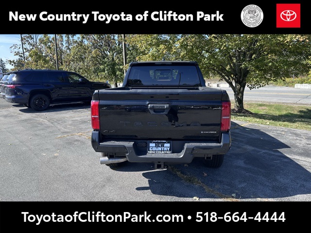 2025 Toyota Tacoma TRD Sport photo 4