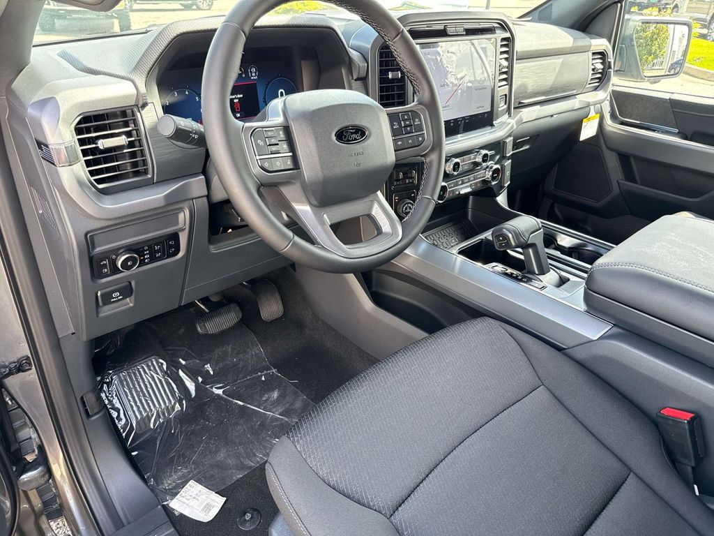 2025 Ford F-150 XLT photo 9