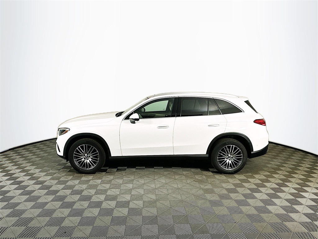 2026 Mercedes Benz GLC 300 4MATIC photo 4