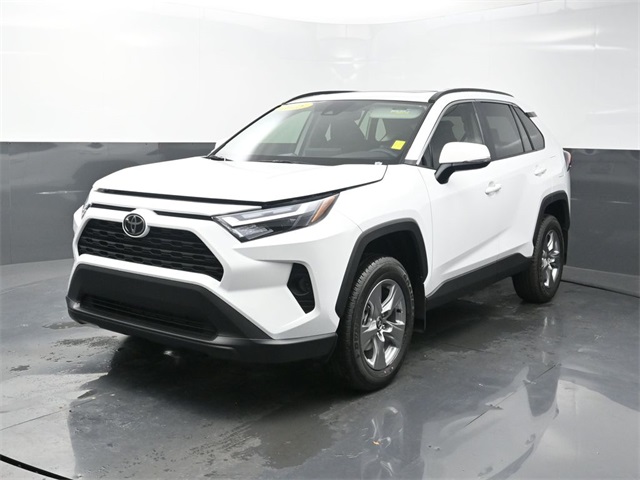 2025 Toyota RAV4 XLE photo 3
