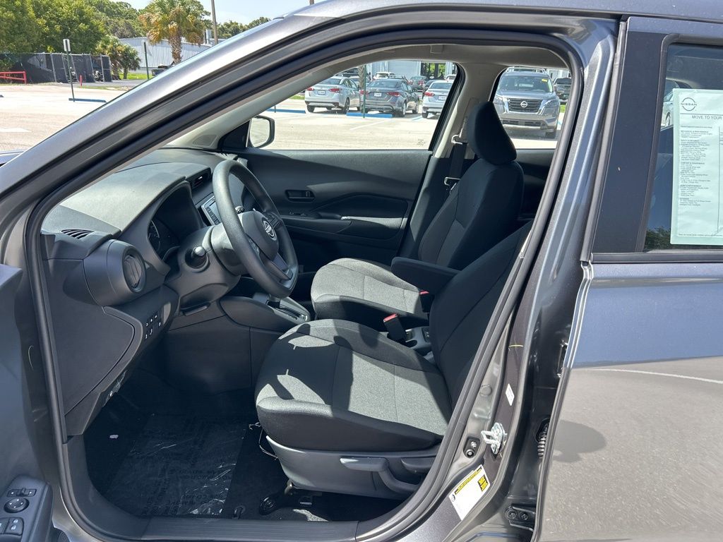 2025 Nissan Kicks Play S photo 9