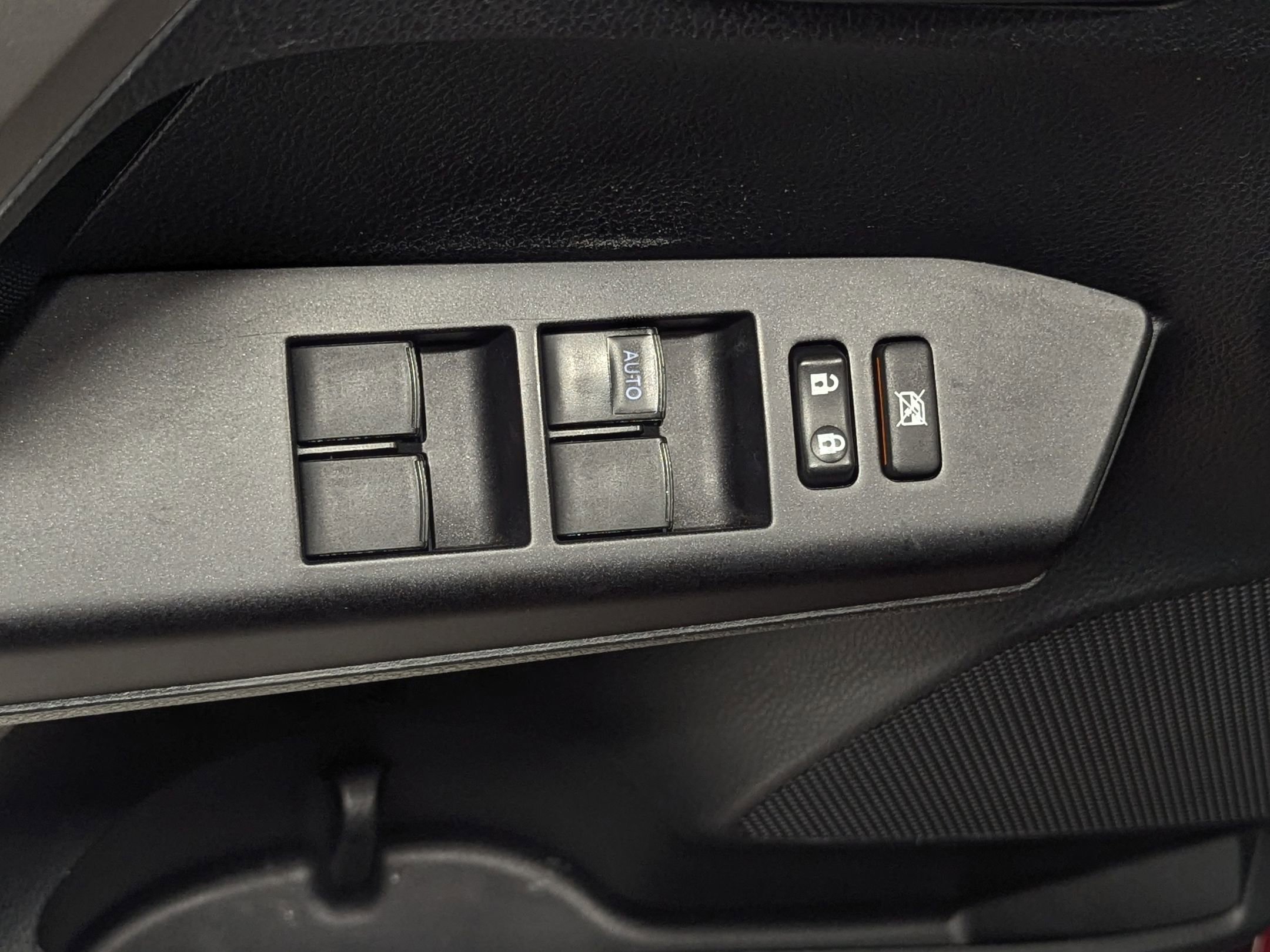 2018 Toyota RAV4 LE photo 10