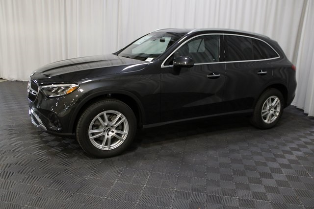 2025 Mercedes Benz GLC 300 4MATIC photo 3