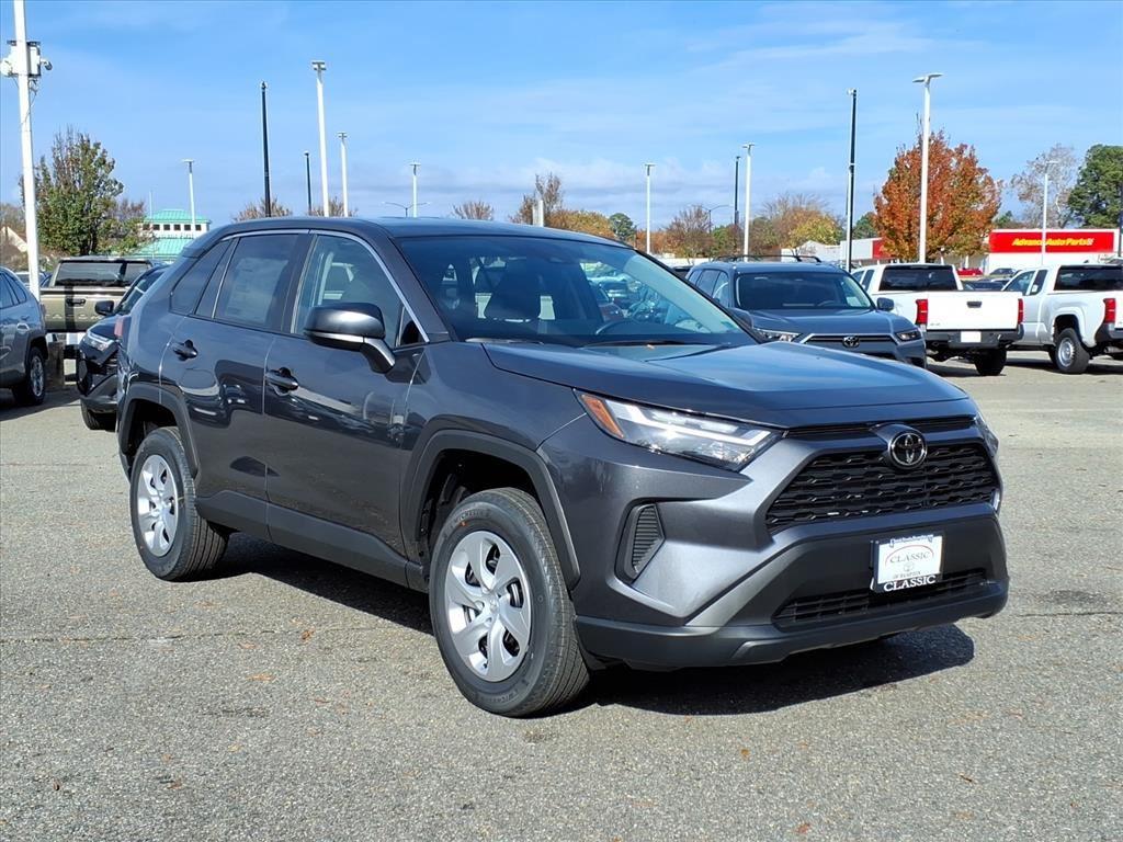 2025 Toyota RAV4 LE's photo