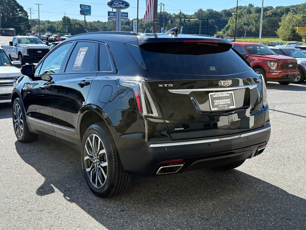 2021 Cadillac XT5 Sport photo 2