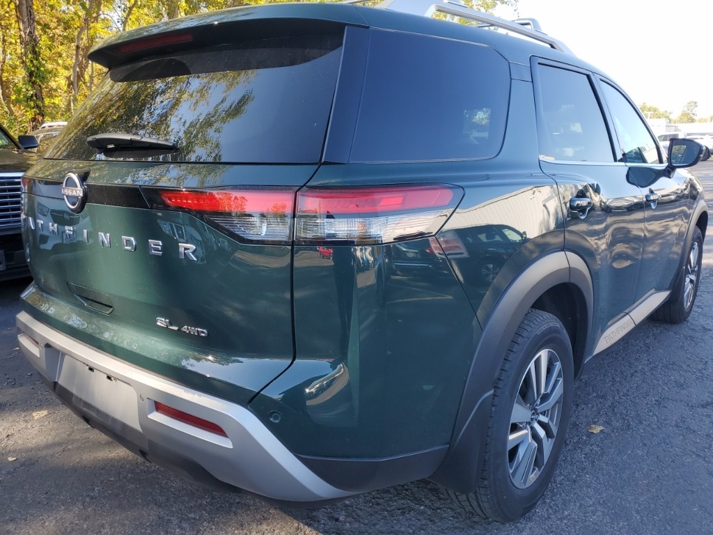 2022 Nissan Pathfinder SL photo 2
