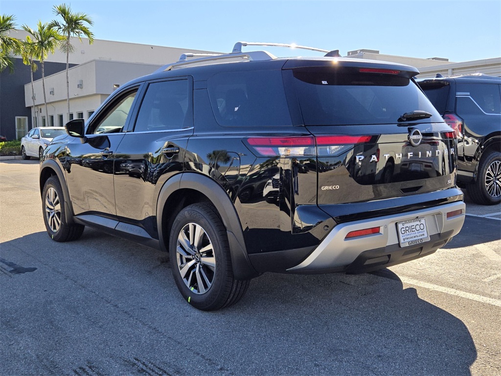 2025 Nissan Pathfinder SL photo 4