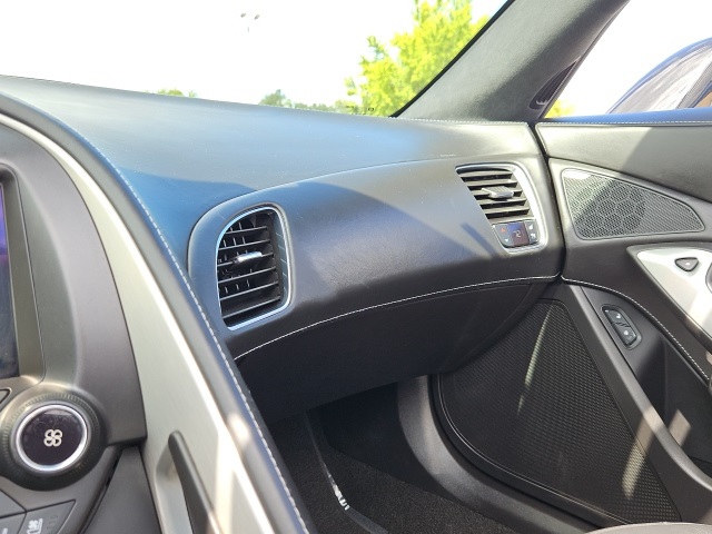 2015 Chevrolet Corvette Stingray Z51 3LT photo 35