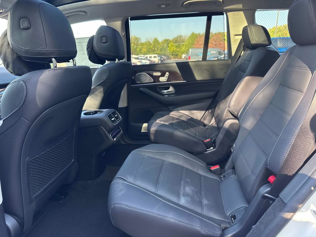 2026 Mercedes Benz GLS 450 4MATIC photo 12