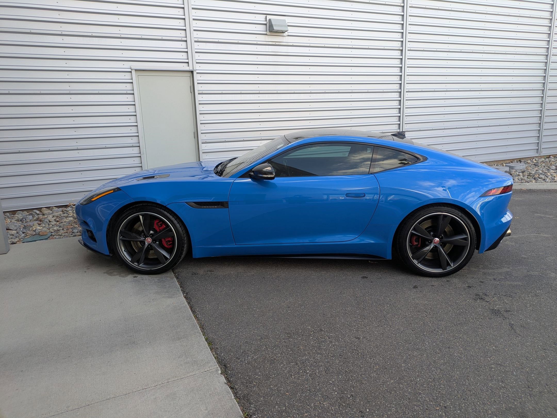 2020 Jaguar F-TYPE R photo 2