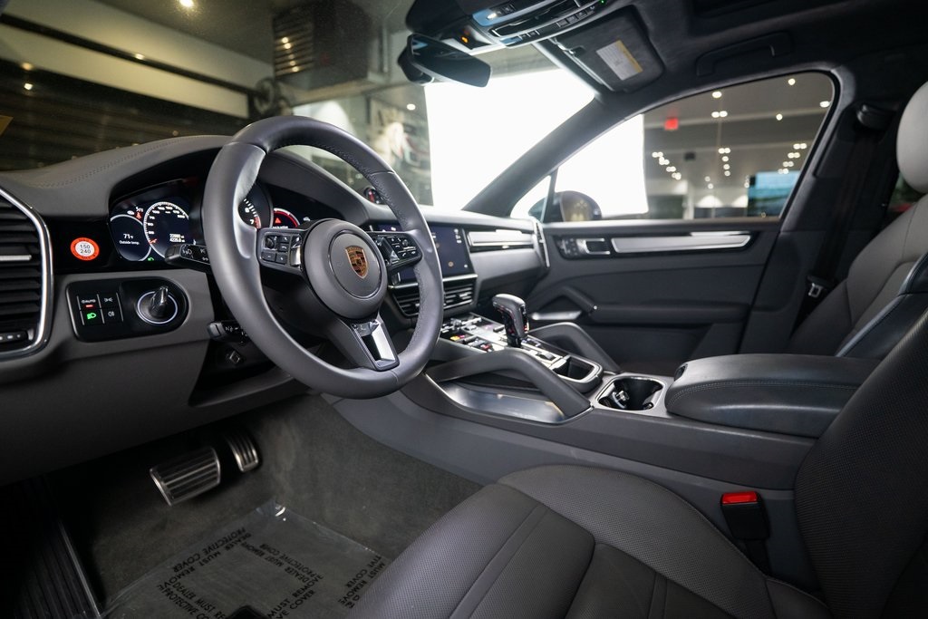2022 Porsche Cayenne Turbo photo 3