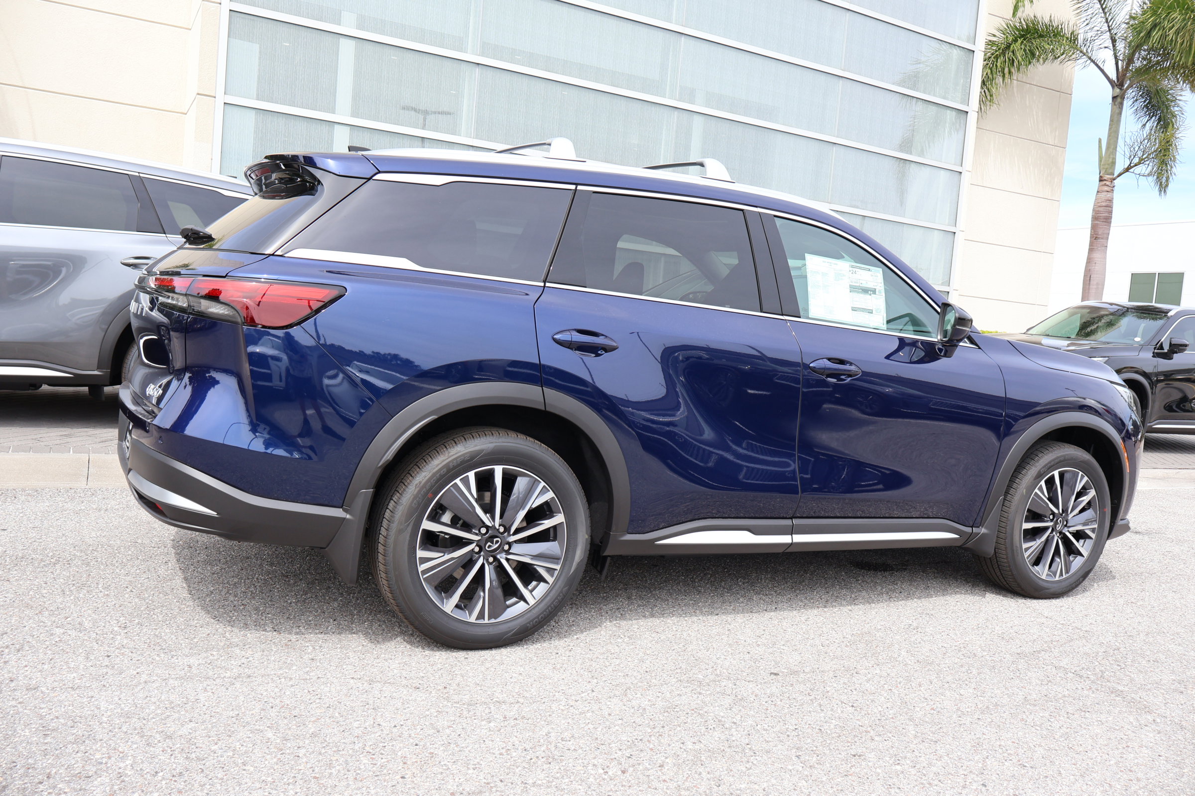 2026 Infiniti QX60 Luxe photo 4
