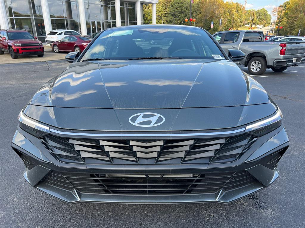 2025 Hyundai Elantra Hybrid SEL Sport photo 2