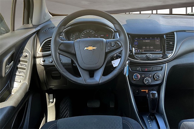 2020 Chevrolet Trax LS photo 2