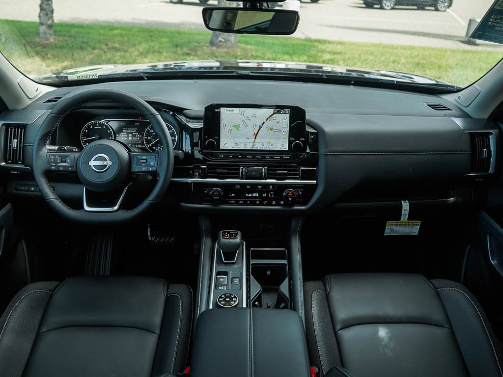 2025 Nissan Pathfinder SL photo 14