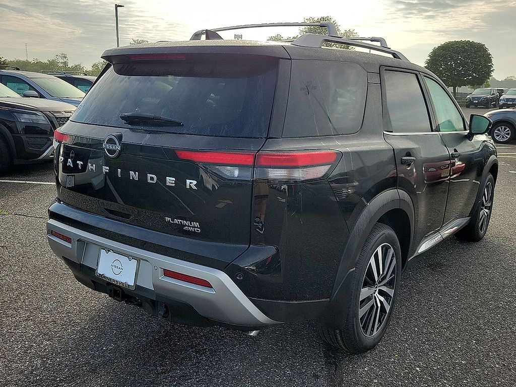 2025 Nissan Pathfinder Platinum photo 5