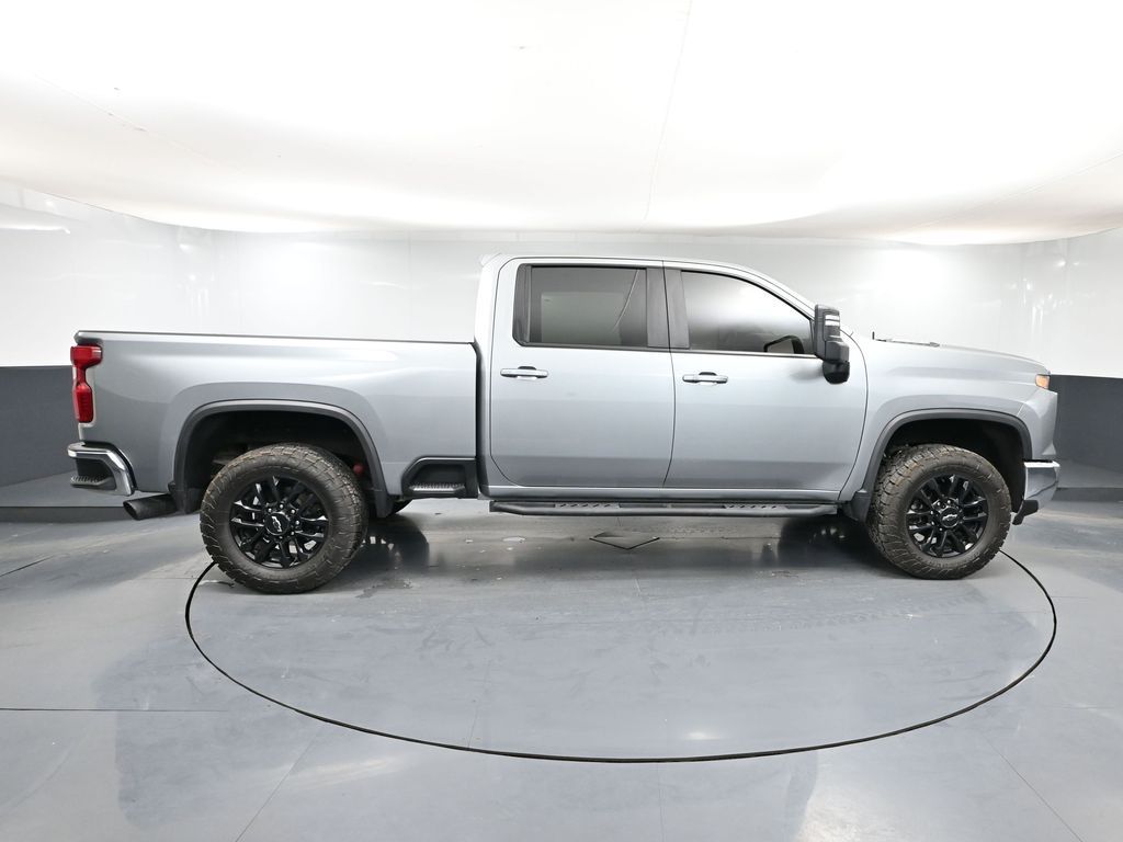 2025 Chevrolet Silverado 2500HD LT photo 3