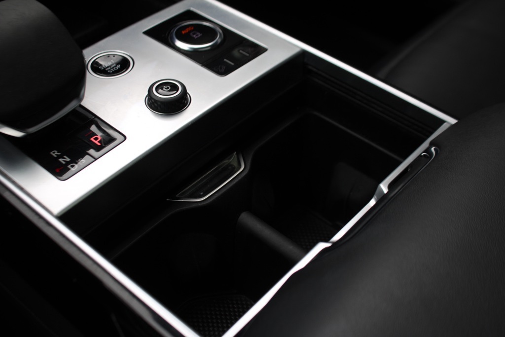 2023 Land Rover Range Rover SE photo 23