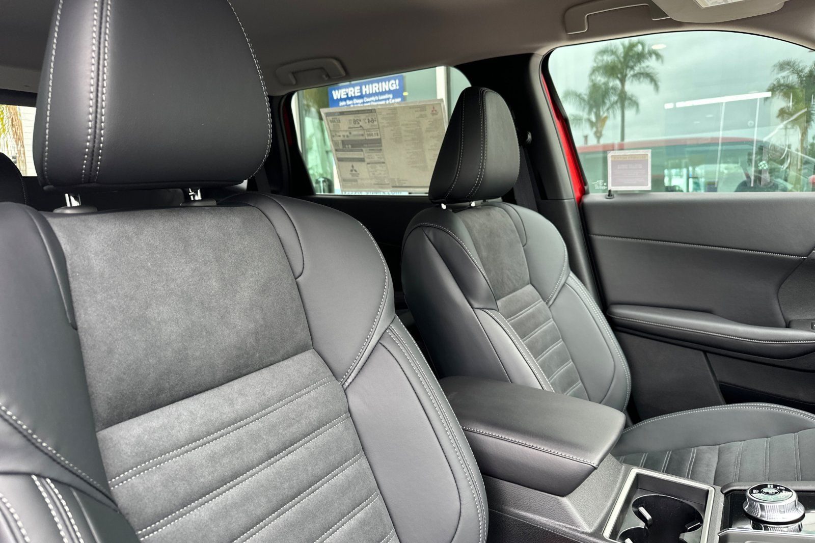 2025 Mitsubishi Outlander PHEV SE photo 16
