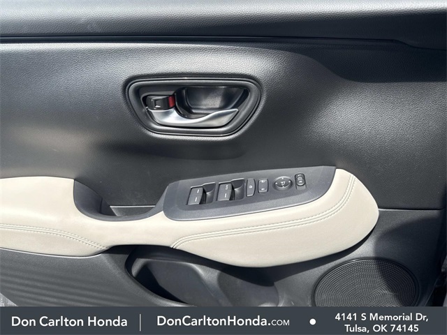 2025 Honda HR-V LX photo 8