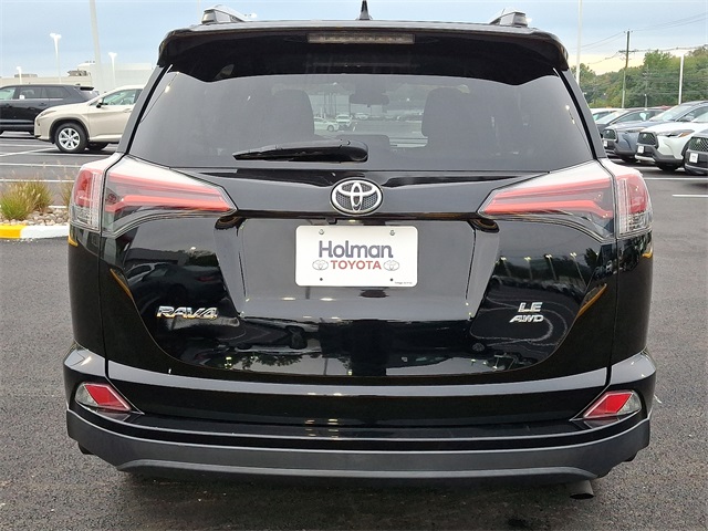 2017 Toyota RAV4 LE photo 6