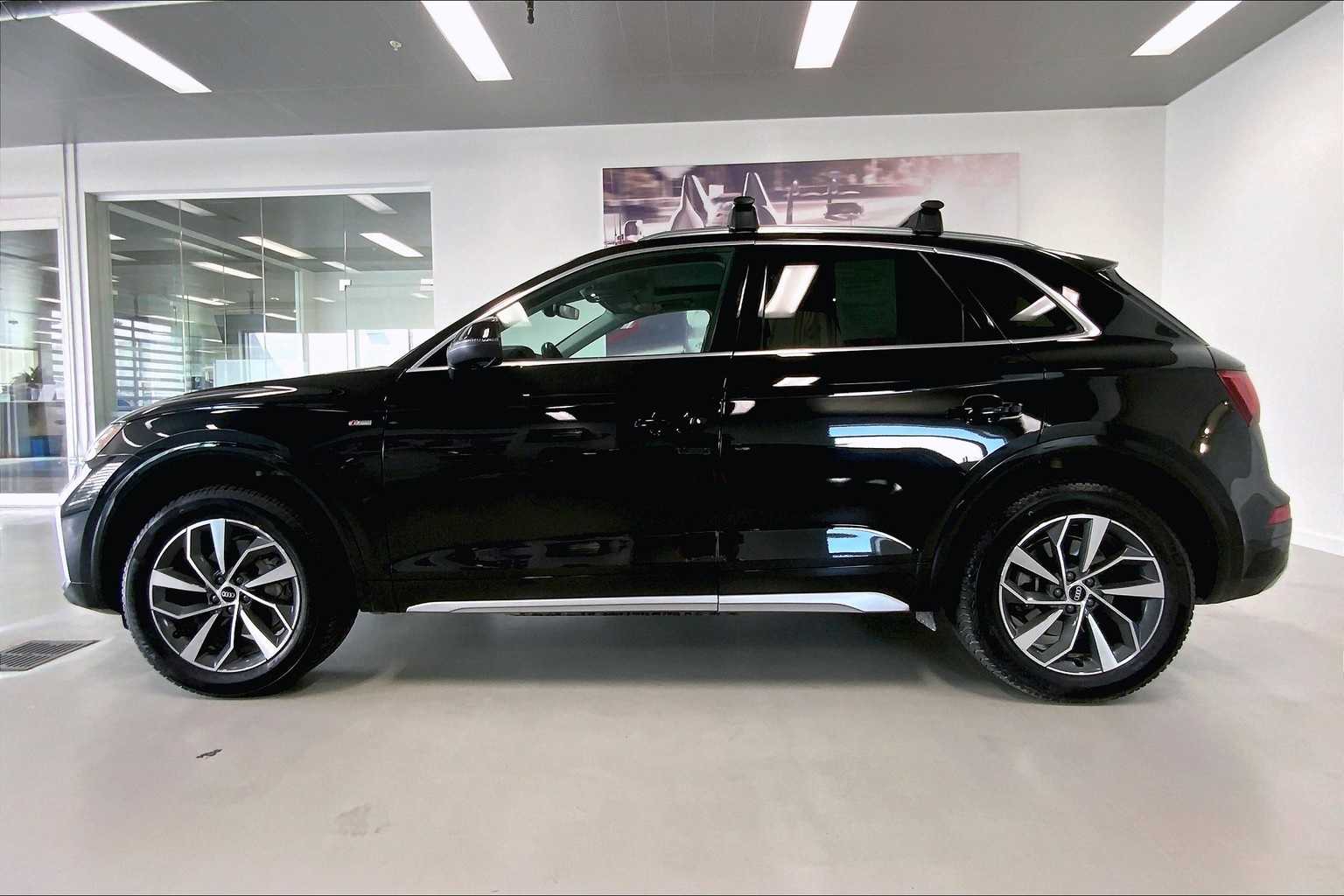 2022 Audi Q5 45 S line Premium photo 2