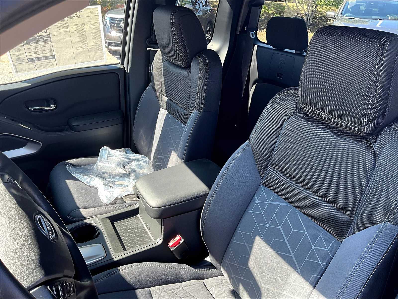 2025 Nissan Frontier SV photo 9
