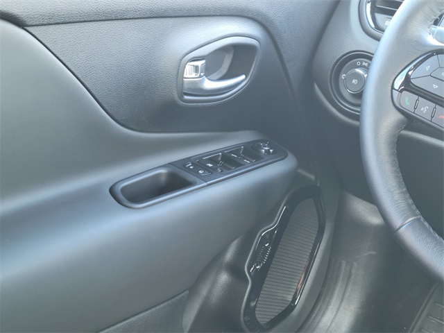 2022 Jeep Renegade Altitude photo 28