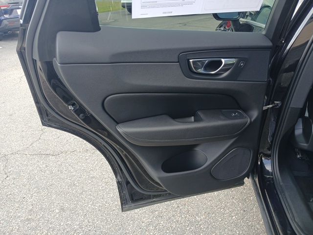 2022 Volvo XC60 B5 Momentum photo 23