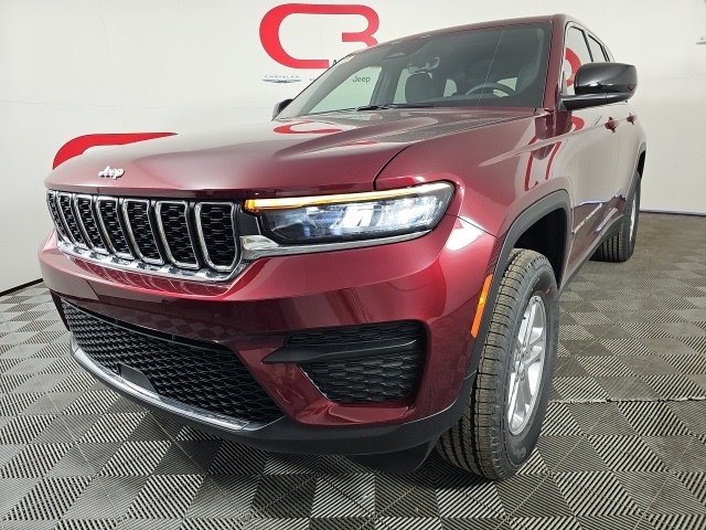 2025 Jeep Grand Cherokee Laredo photo 2