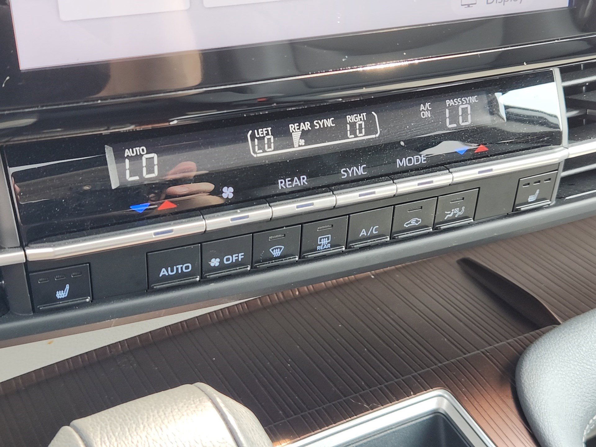 2023 Toyota Sienna XLE photo 16