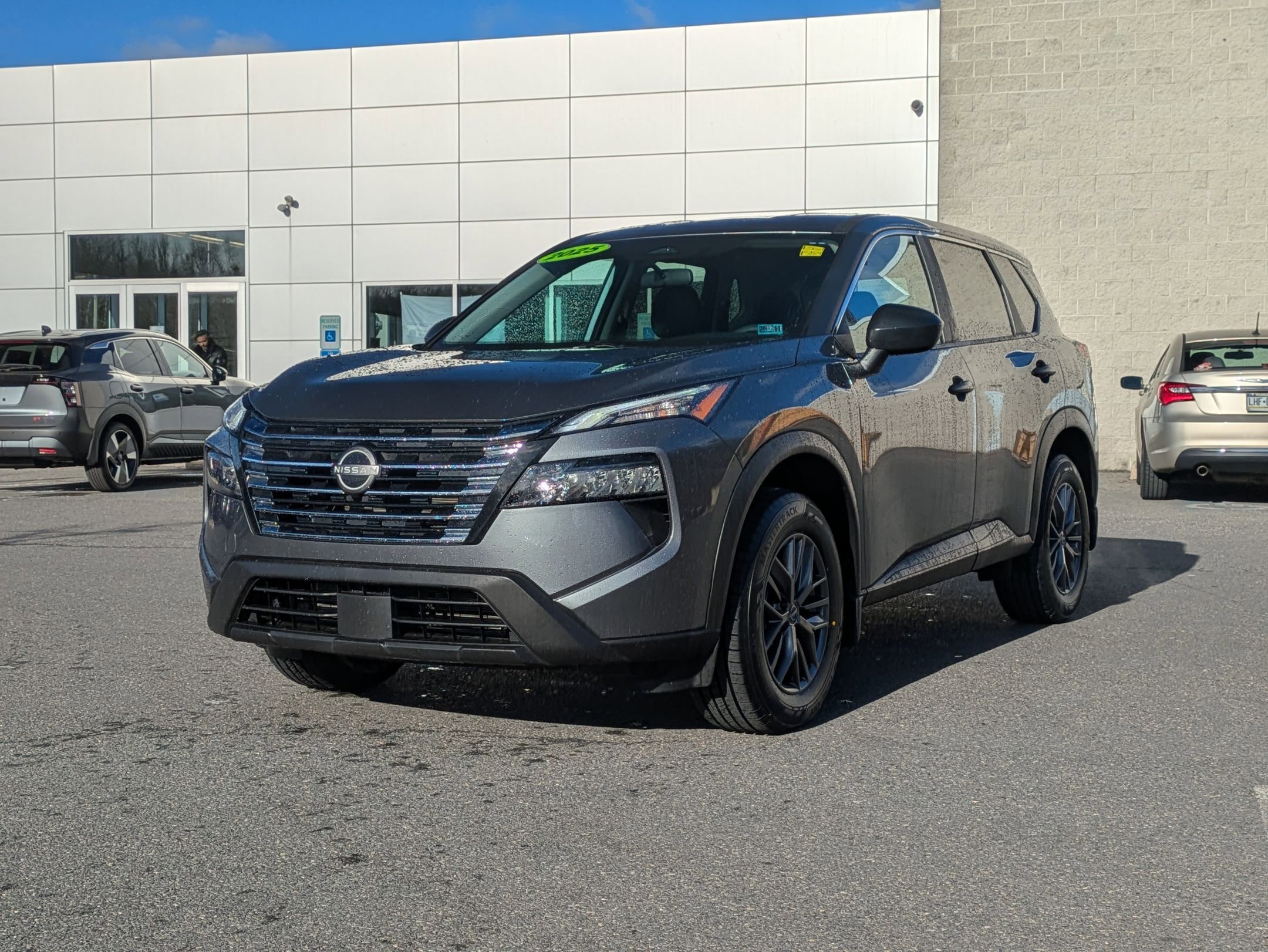 2025 Nissan Rogue S photo 3