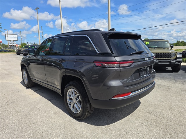 2025 Jeep Grand Cherokee Laredo X photo 4