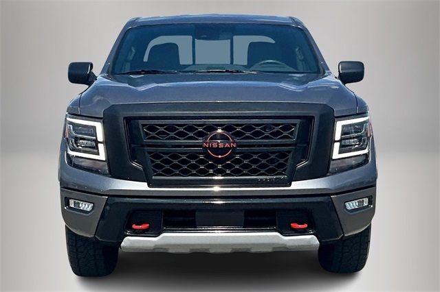 2024 Nissan Titan PRO-4X photo 3