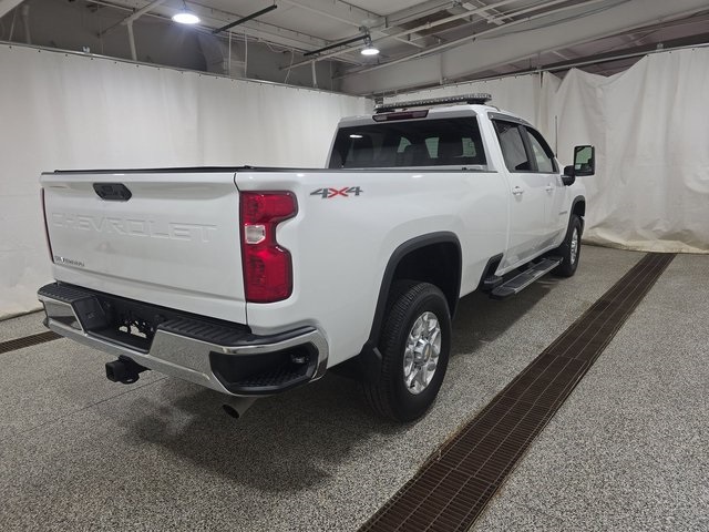 2024 Chevrolet Silverado 3500HD LT photo 2