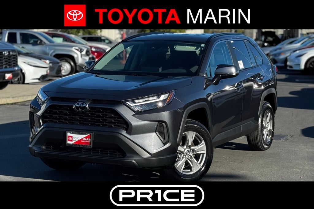 2025 Toyota RAV4 XLE's photo