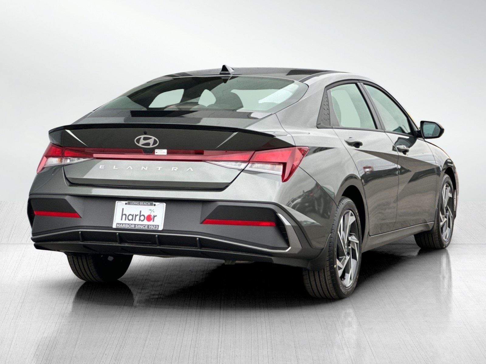 2025 Hyundai Elantra SEL Sport photo 4