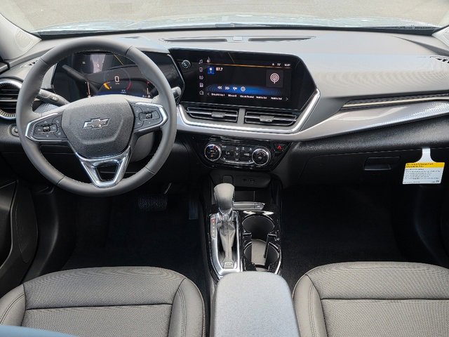 2025 Chevrolet Trax ACTIV photo 2