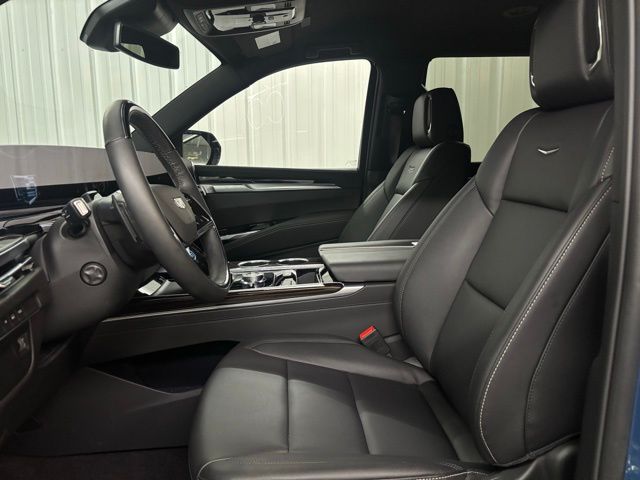 2025 Cadillac Escalade Luxury photo 4
