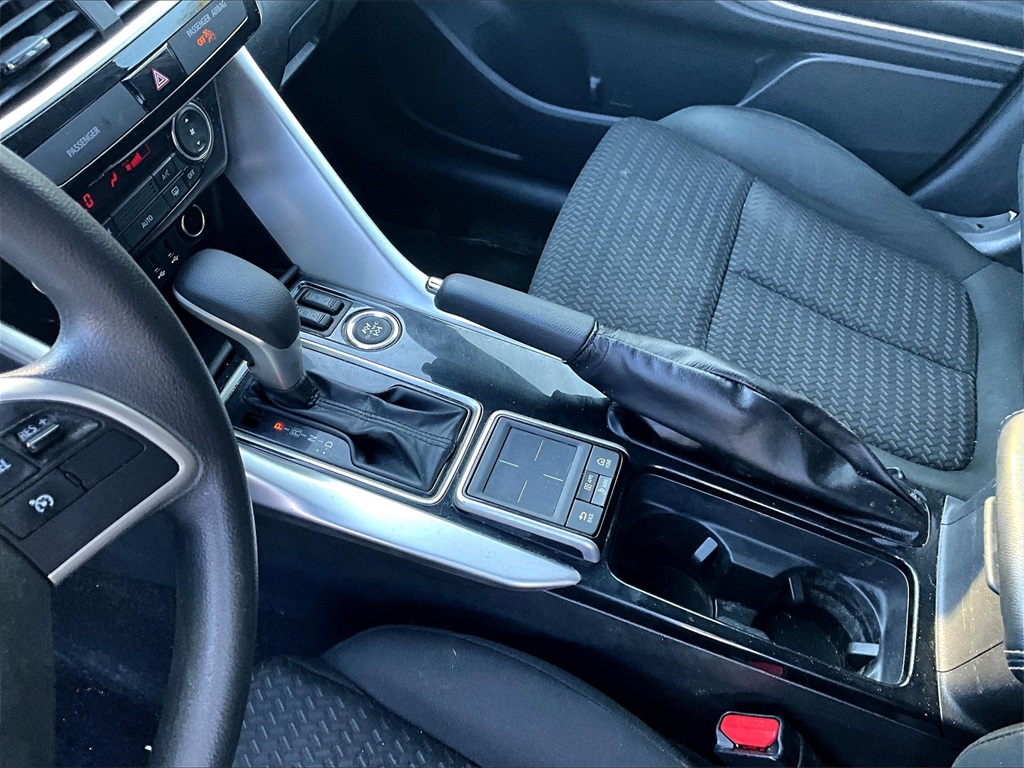 2020 Mitsubishi Eclipse Cross LE photo 20