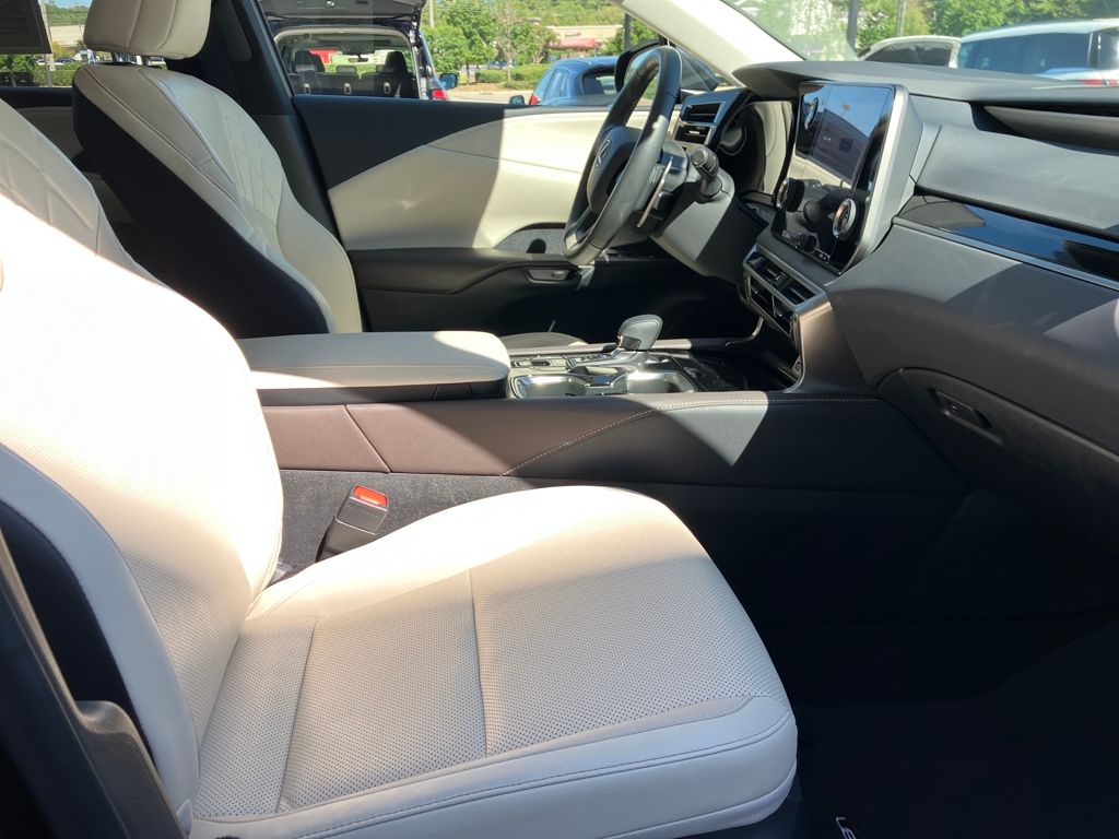 2023 Lexus RX photo 34